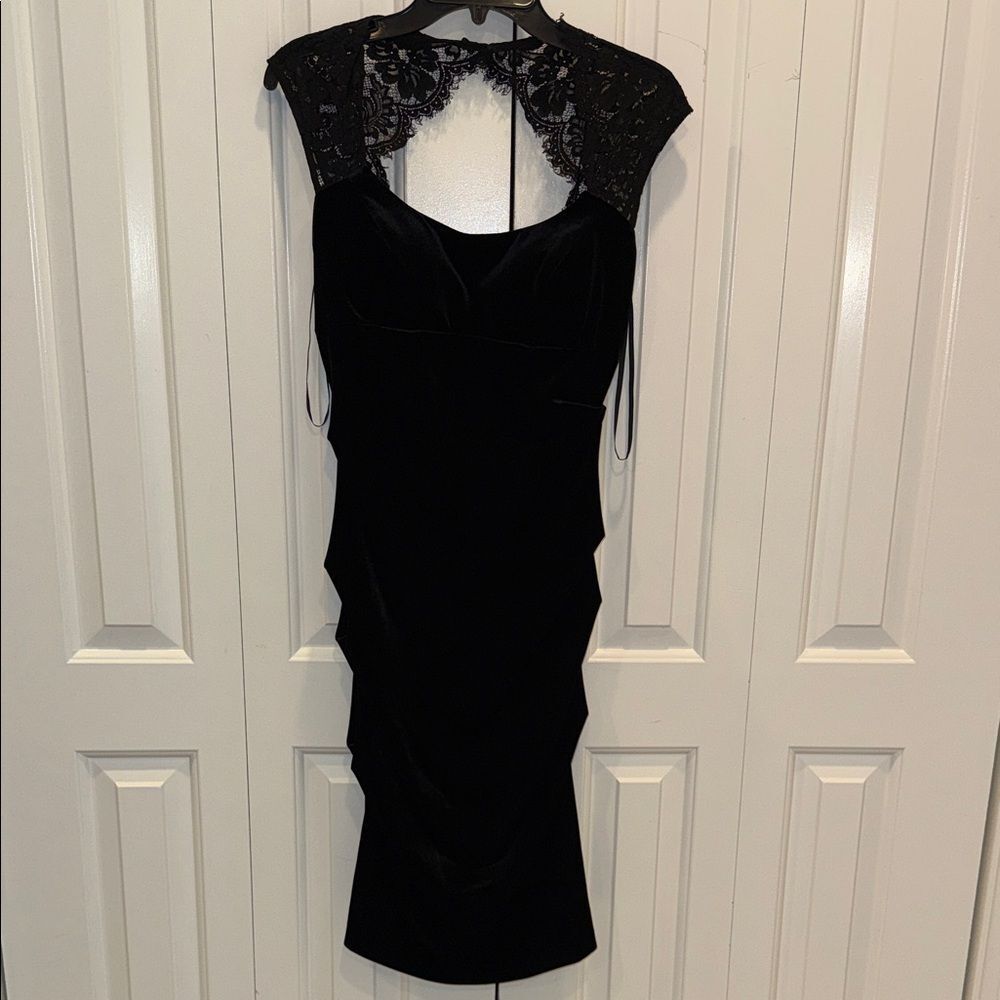 Black Lace-Shoulder Velvet Cocktail Dress‎